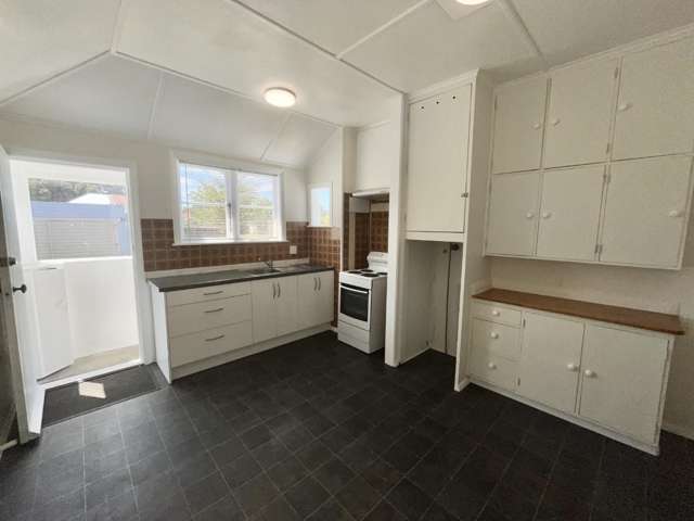  17 Hall Crescent Epuni_1
