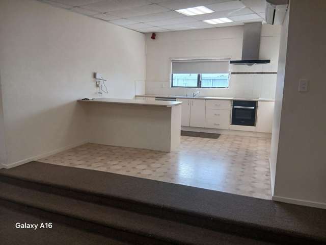 East Tamaki 3BR Gem w/Parking!