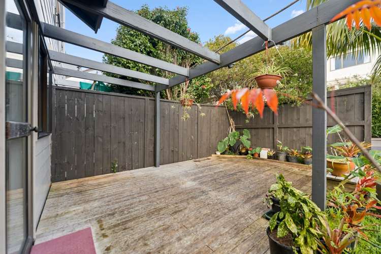 7(G)/15 Roseberry Avenue_2