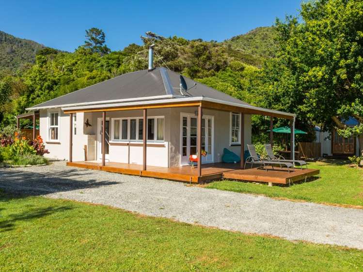 2301 Queen Charlotte Drive Anakiwa and Surrounds_25