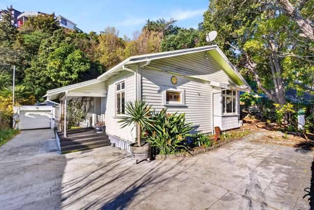 Estate Sale Under The Hammer!