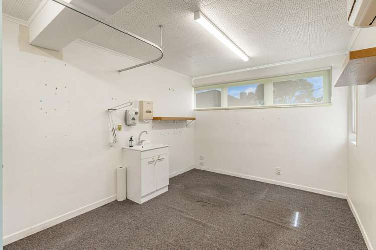 8 Archibald Road Kelston_11