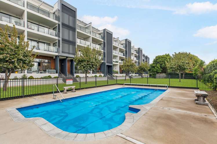 211/8 Thompson Park Road Mount Wellington_16