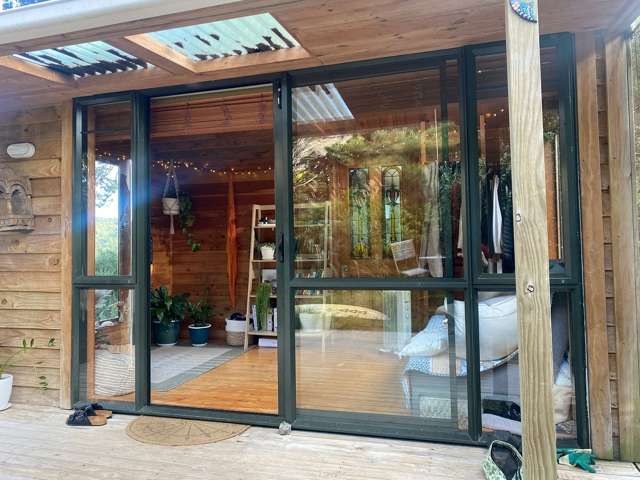 Kutir Cabin/122 Lone Kauri Road Karekare_1