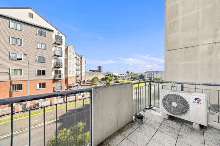 6/12 Crown Lynn Place_5