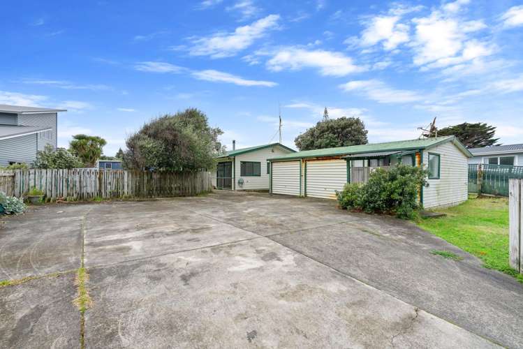 14 Karaka Street Otaki Beach_18