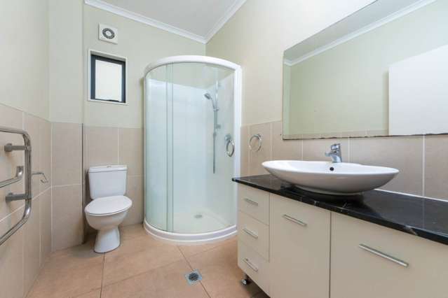 1 Triumph Road Flat Bush_3