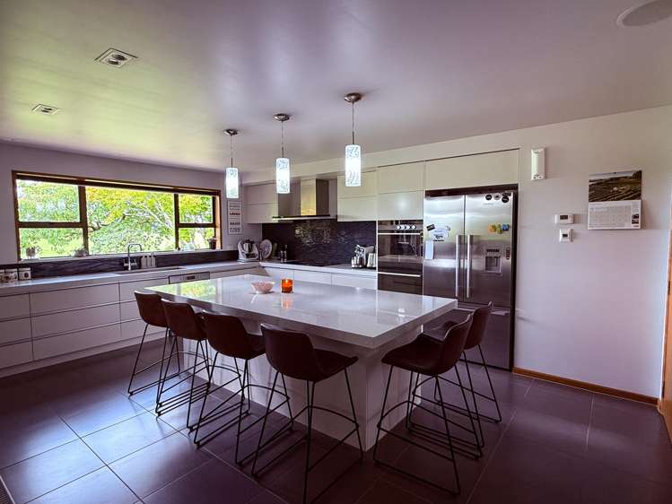 867 Hundred Line Road East South Hillend_25