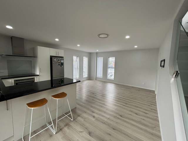 2/45 Fremantle Place Pakuranga Heights_1