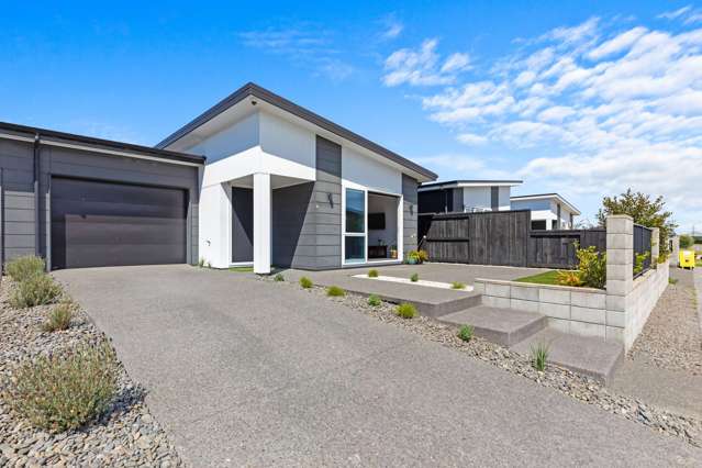 Modern, Low-Maintenance Living in Prime Papamoa Location!