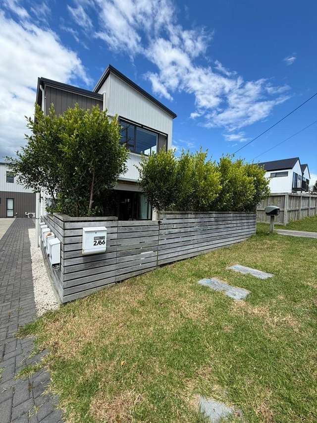 Modern 2BR Townhouse in Te Atatu!