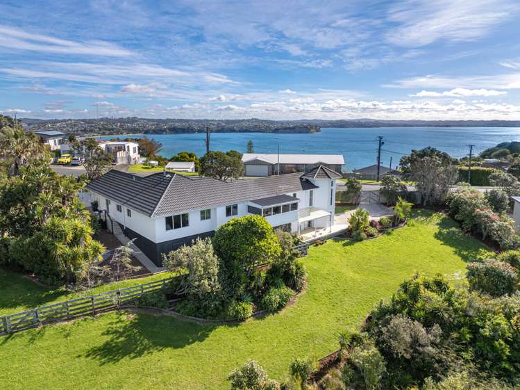 1/4 Roberts Road Matakatia_0