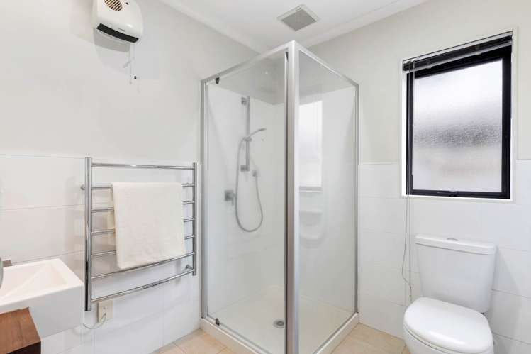 21 Amaretto Avenue Flat Bush_24