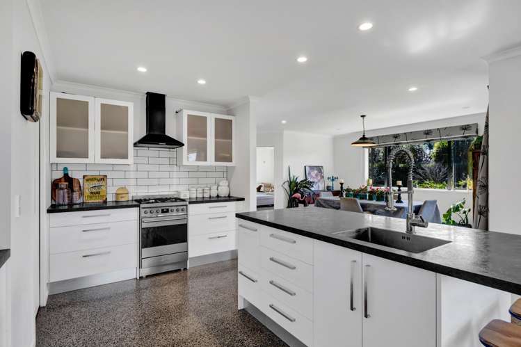 1108c Egmont Road Egmont Village_3