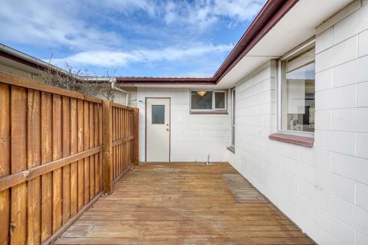 2/6 Hythe Lane Saint Martins_13