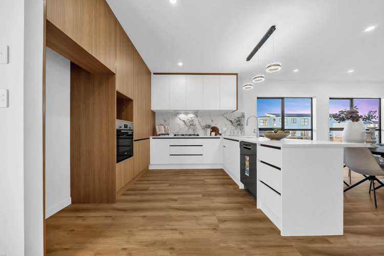 28 Korowhiti Road Clarks Beach_12