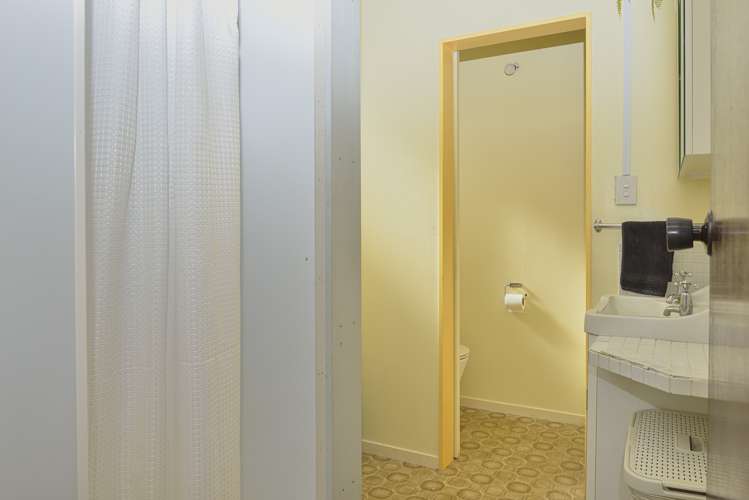 17a Weld Street Mahia_11