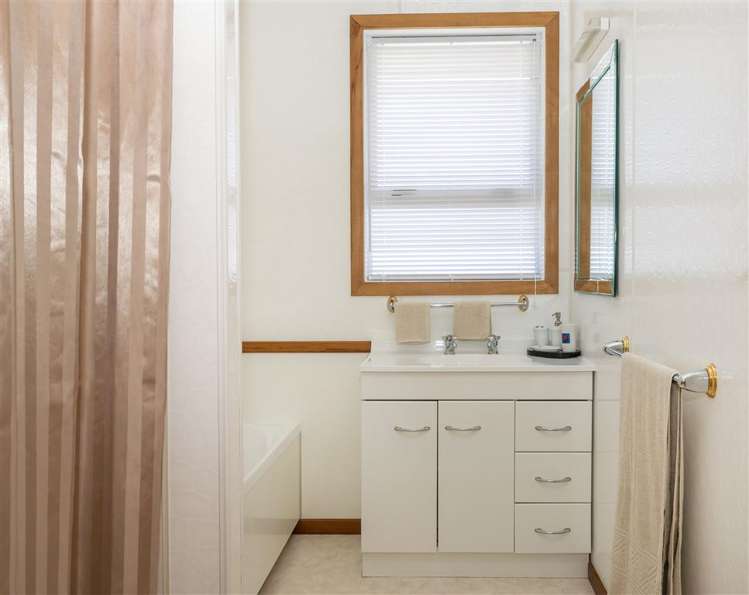 12 Hale Street Blenheim Central_13