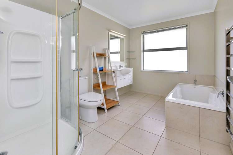 20 Sando Way One Tree Point_17