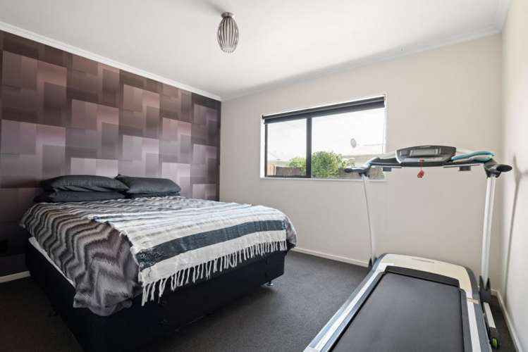 2/10 Chisnall Street Stoke_21