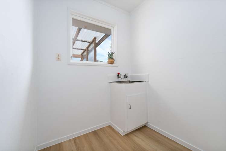 402 West Coast Road Glen Eden_12