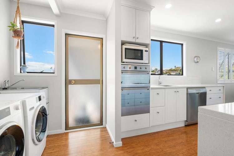 1/7 Athena Drive Totara Vale_8