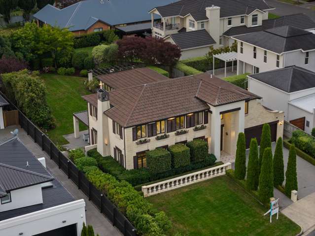 Luxury, Lifestyle & Location - with Motivation!