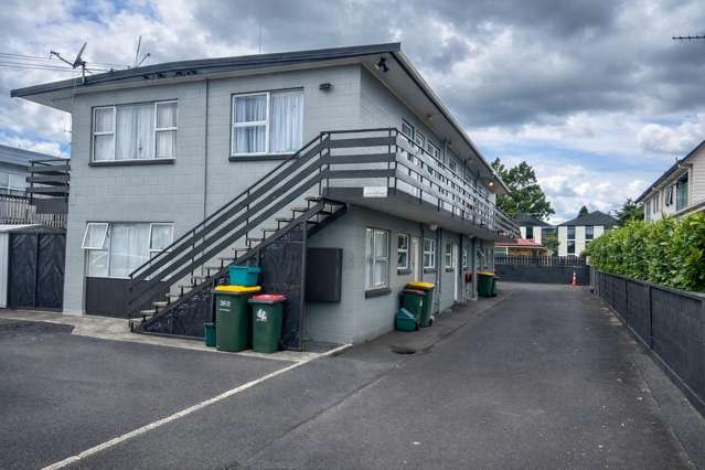 One Bedroom Flat, Close to University