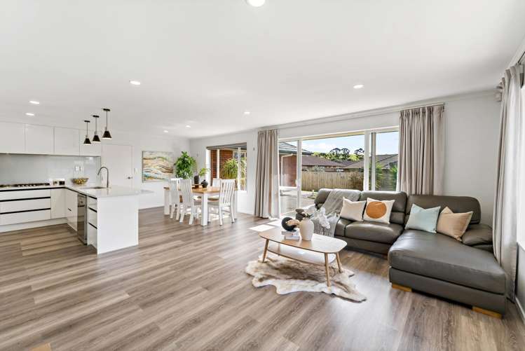 8 Belcoo Crescent East Tamaki_11