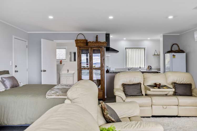 6 Turangitukua Terrace Whareroa_14