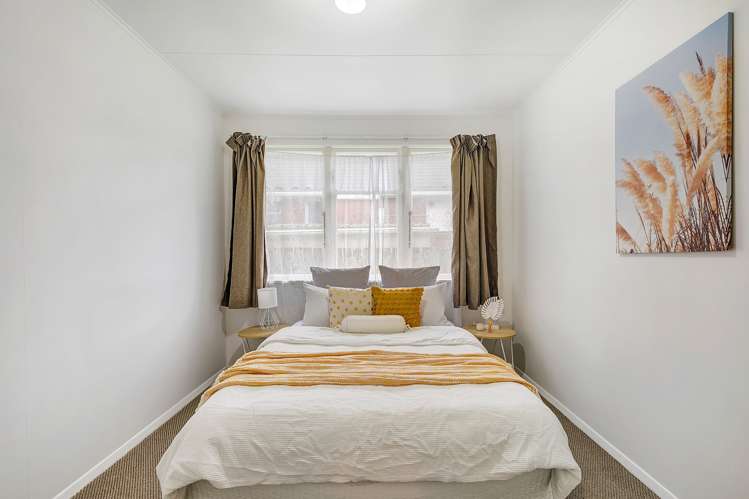 14 Durham Street Cannons Creek_15