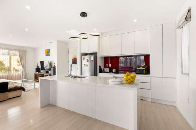 Sun, Space and Modern Family Living!