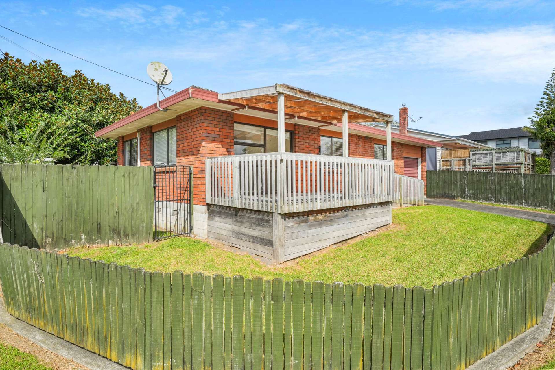 2/60 Flanshaw Road Te Atatu South_0