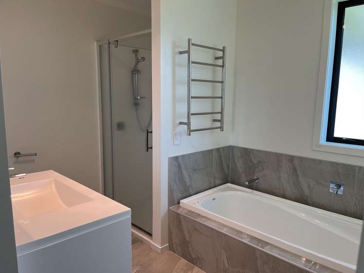 29 Cabourne Drive Glenview_16