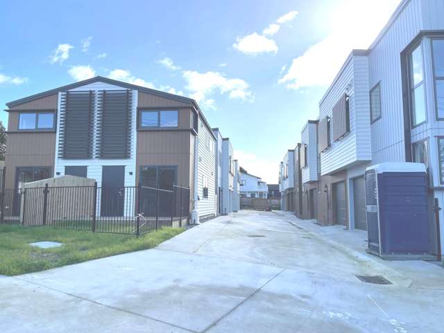 Stylish New Home With Views- Must Sell