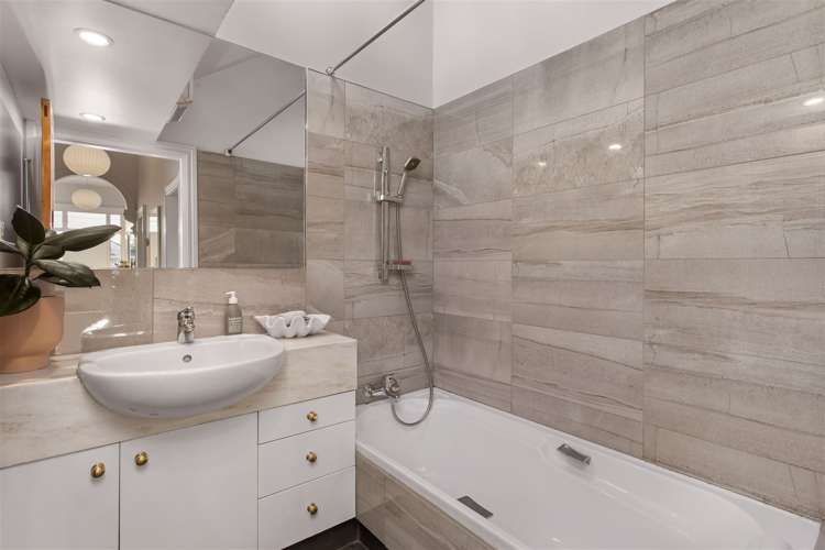 52 Office Road Merivale_11