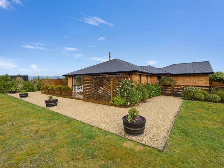 3/2 Loe Place Amberley_24