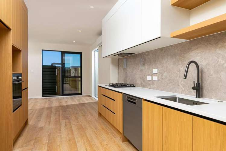 2/18 Scott Road Hobsonville_10