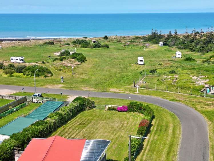 10A and 10 Nukumaru Parade Waiinu Beach_3