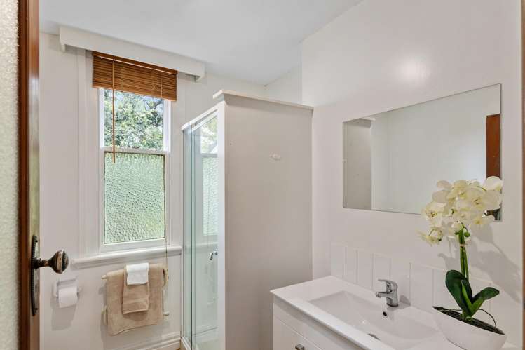 42 Hawkesbury Avenue St Albans_13