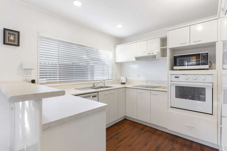 2/201 Abbotts Way Remuera_6