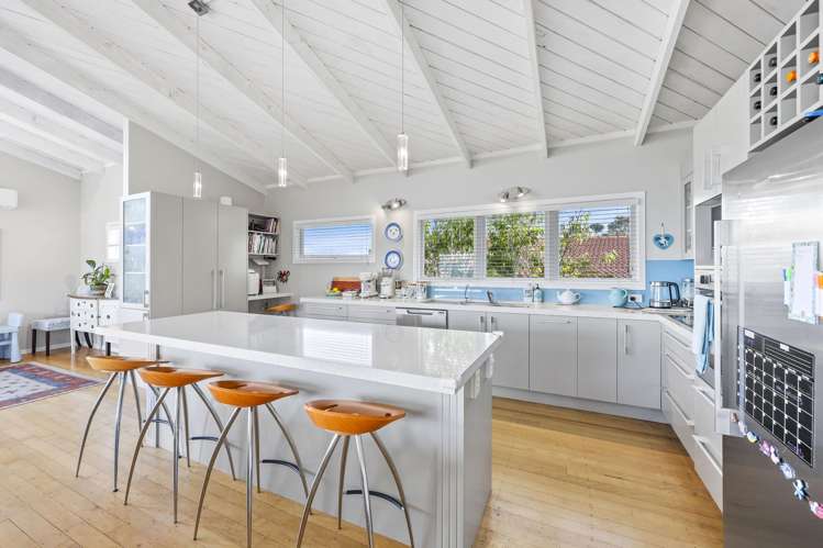 13 Colmar Road Mellons Bay_9
