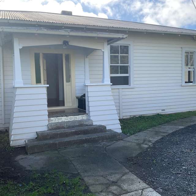 LARGE COUNTRY HOME
