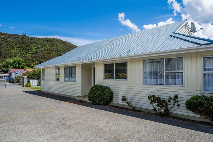 22 Helvetia Grove Naenae_19