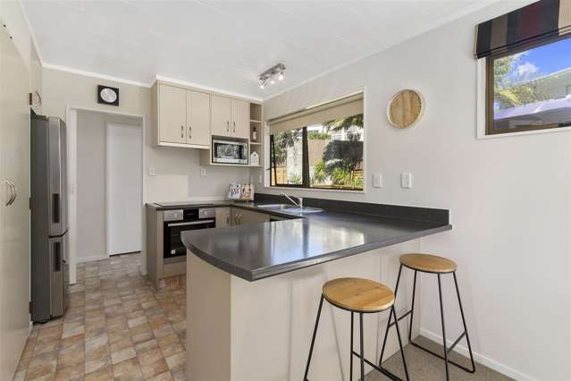 7 Kinloch Place Papakowhai_3