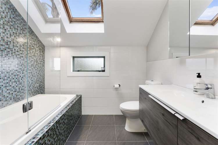 2/305 Lake Road Hauraki_14