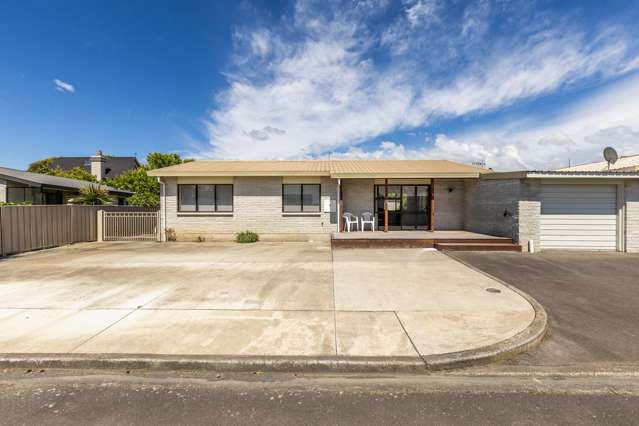 Easy Living Close to Clive Centre