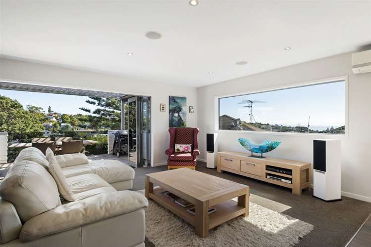 17 Mayfair Crescent Mairangi Bay_5