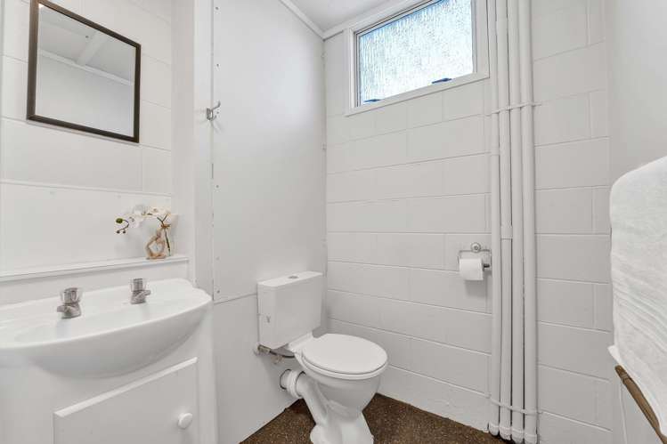 89 Wairau Road Oakura_23