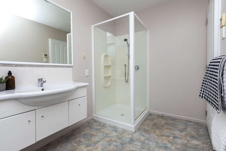 10 Sweet Waters Place Woolston_14